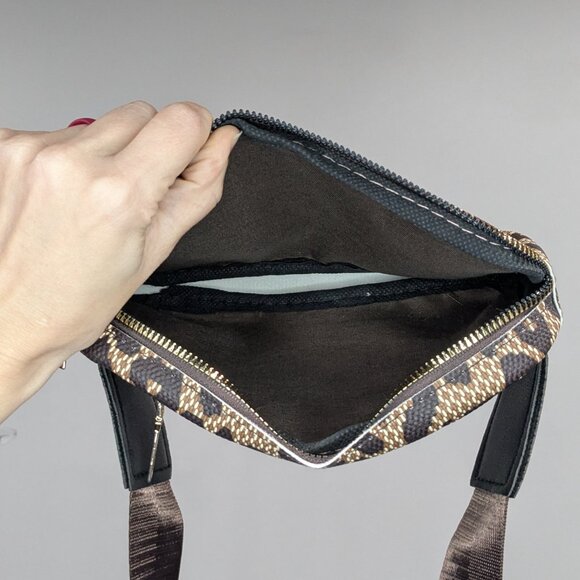 Faux Snake Pleather Zipper Fanny Pack Brown Tan - Picture 4 of 4